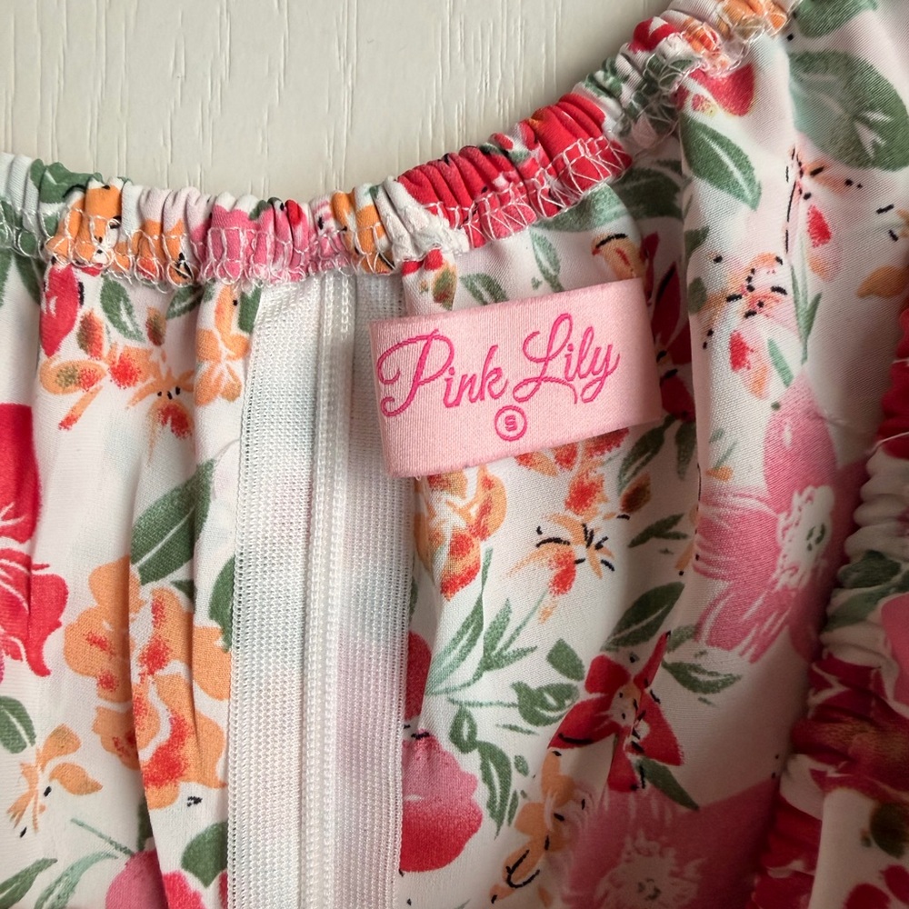 Pink Lily Floral Blouse with Ruffle Sleeves - Picture 2 of 5